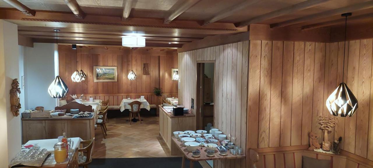 ホテル ガルニ パノラミック オルティゼーイ エクステリア 写真